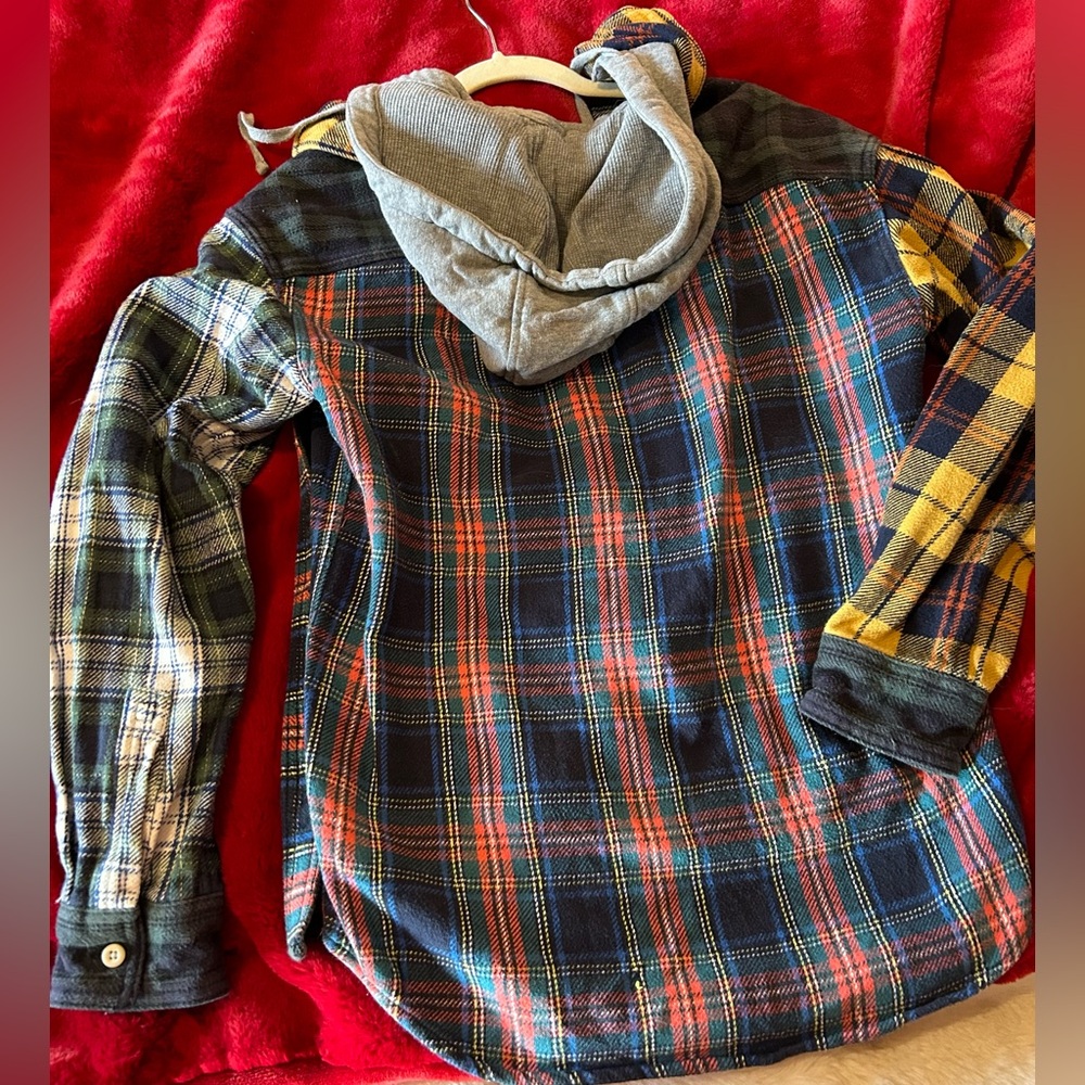 Heavy duty, worn in, vintage hooded flannel.  Adult size Small. - Picture 7 of 10